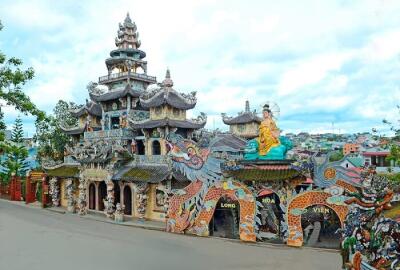 La pagode Linh Phuoc : lieu sacré à Da Lat