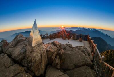 Fansipan Trekking Tour : L'ultime aventure vers le sommet du Vietnam