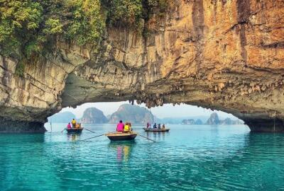 La pagode Cai Bau, dans la baie d’Halong