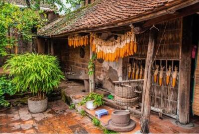 Le chemin vers l'ancien village Duong Lam