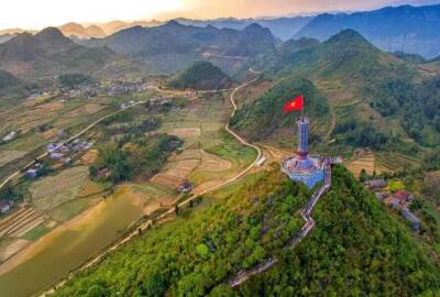 Tour du drapeau national de Lung Cu à Ha Giang