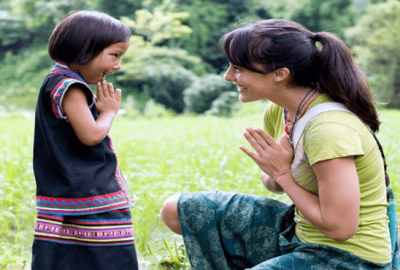 Guide de se saluer comme des thailandais sans se toucher