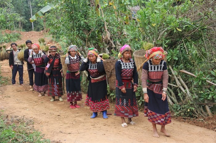 costume-traditionnel-des-minoritaires-vietnam