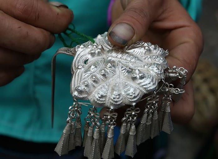 Bijou-traditionnel-des-minoritaires-vietnam
