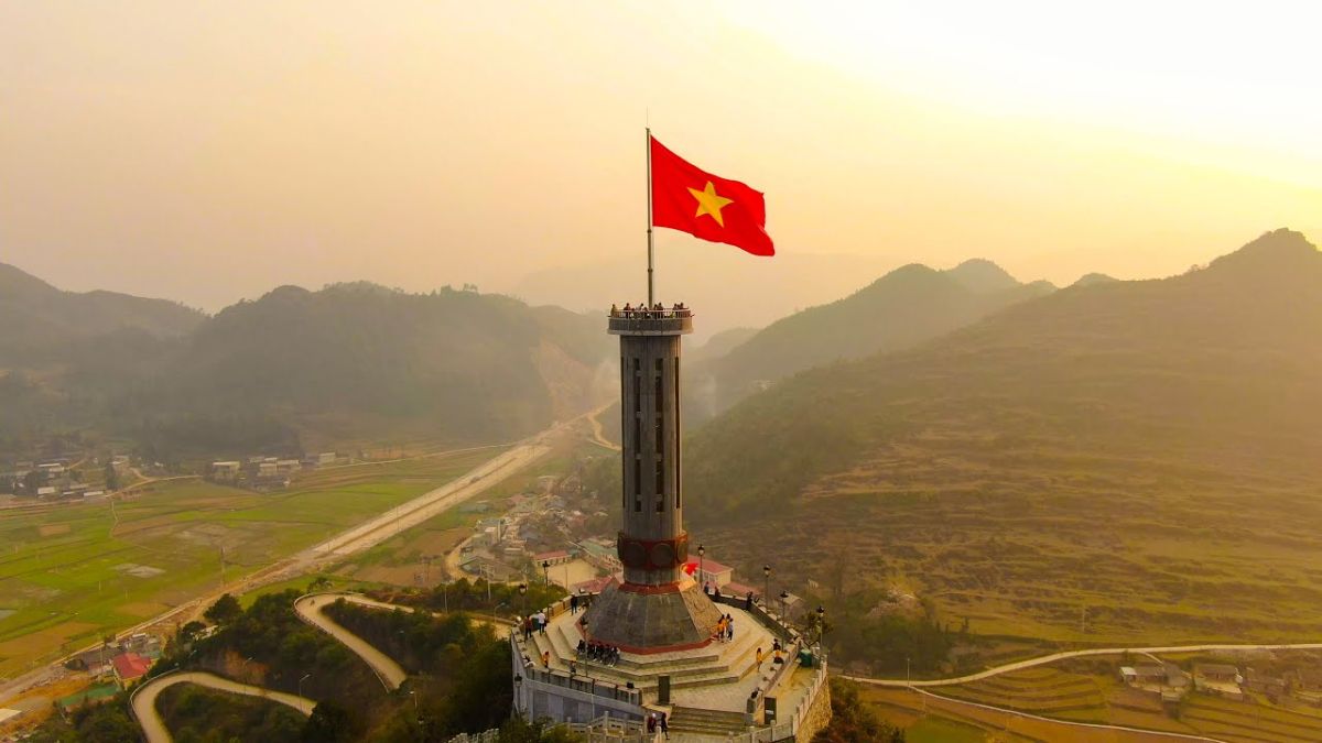 tour-du-drapeau-national-de-lung-cu-a-ha-giang