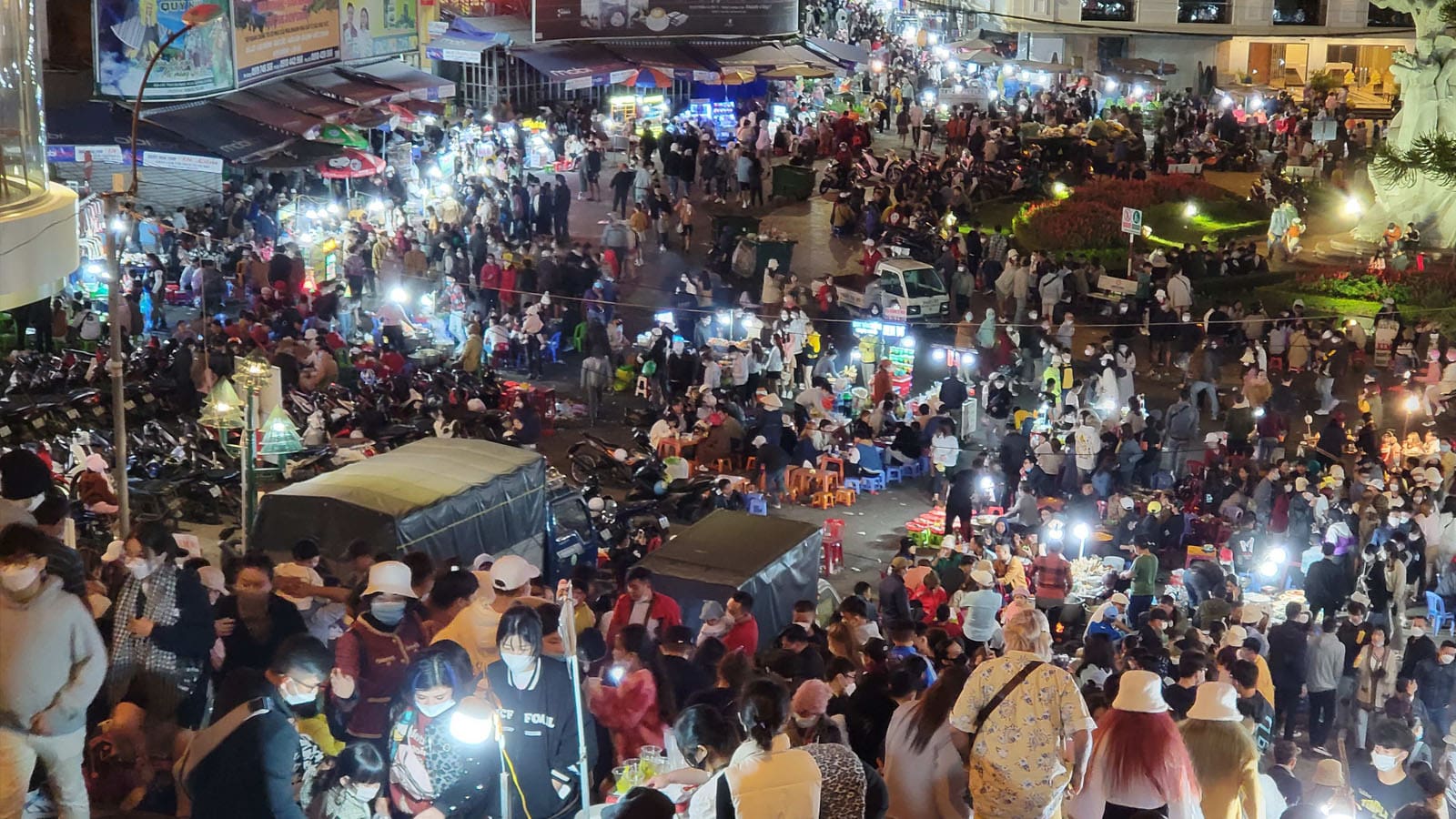 top-20-des-marches-nocturnes-les-plus-animes-du-vietnam