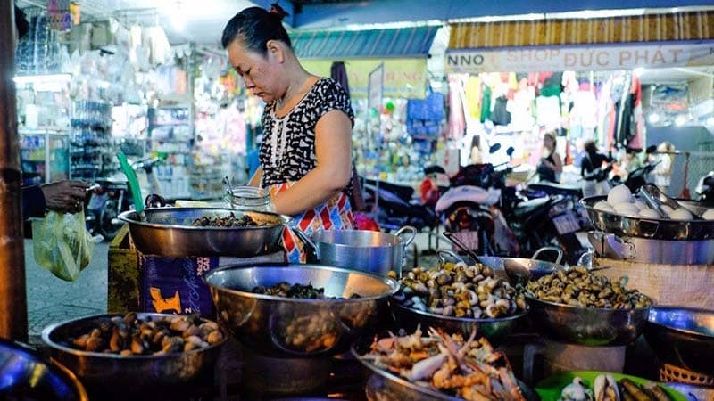 top-20-des-marches-nocturnes-les-plus-animes-du-vietnam