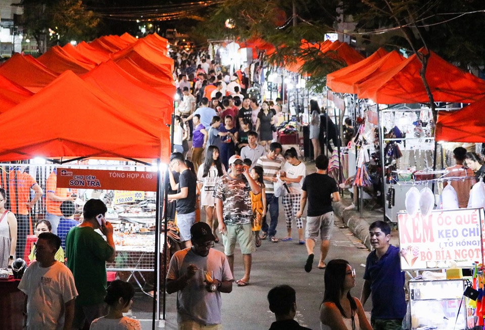 top-20-des-marches-nocturnes-les-plus-animes-du-vietnam