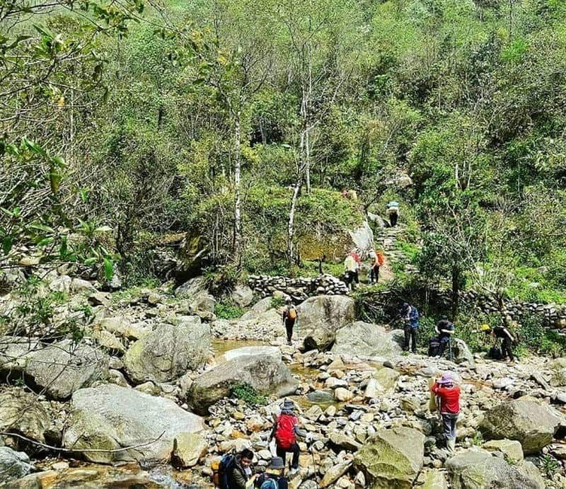 ancienne-route-pavee-de-pavi-de-pres-de-100-ans-a-lao-cai-vietnam