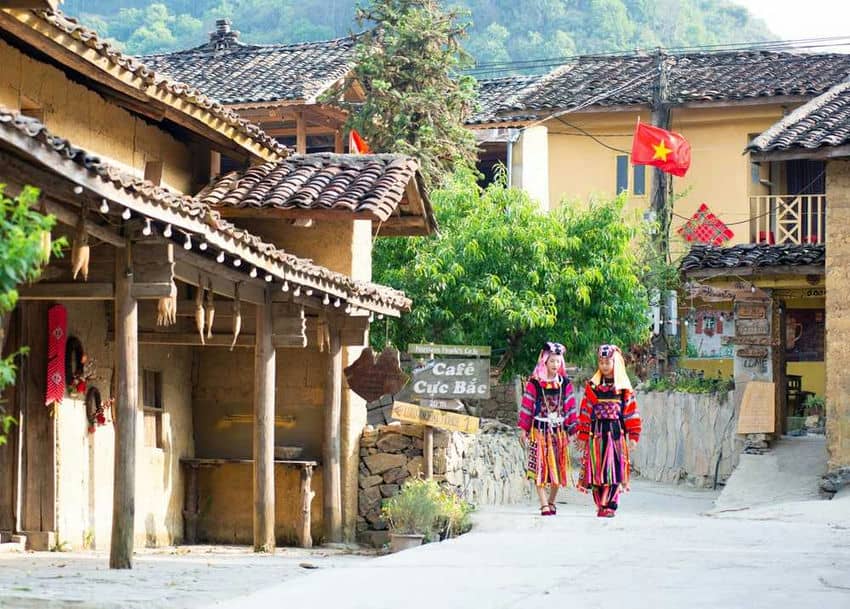 village-de-lo-lo-chai-une-beaute-feerique-dans-les-montagnes-du-nord