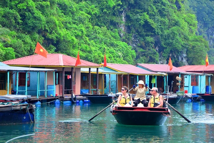 plus-beaux-villages-flottants-dans-la-baie-d'Halong
